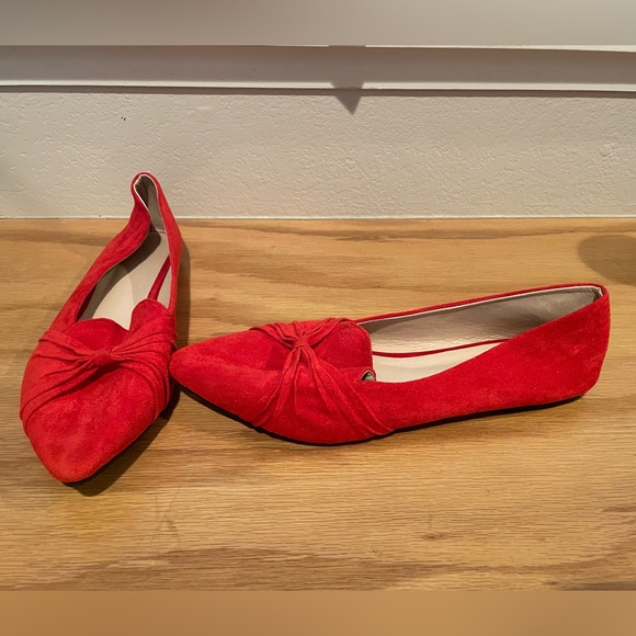 Elegant Red Women's Flats - Picture 1 of 2